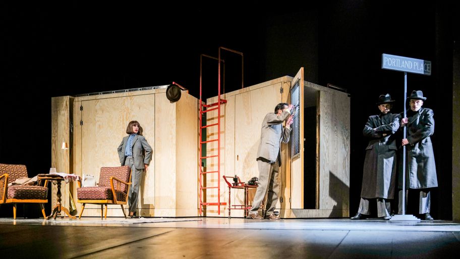 Bühnenbild von "Die 39 Stufen"