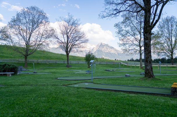 Minigolf mit herrlichem Bergpanorama