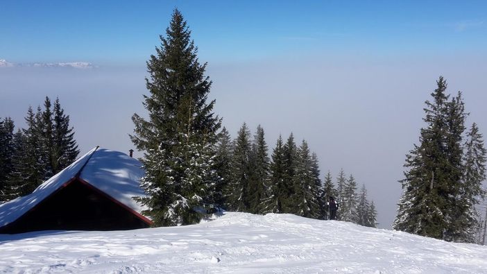 Verschneite Hütte am Sonnenkopf