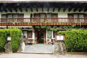 Balkon und Hauseingang zur Hintersteiner Stuben