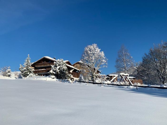 Hofbild im Winter