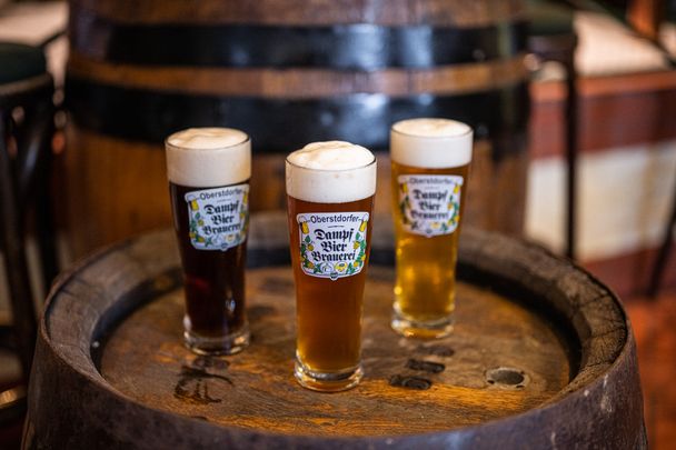 Bierspezialitäten aus Oberstdorf: Dampfbier Hefeweizen, das Dampfbier Hell und das hefetrübe untergäriges Dunkle