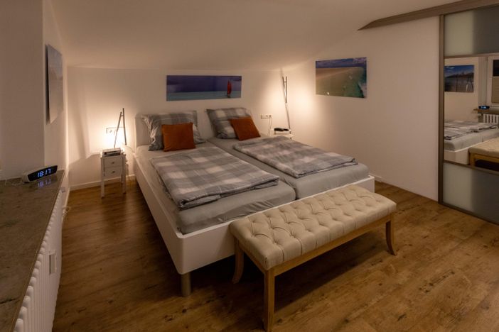 Schlafzimmer mit Doppelbett