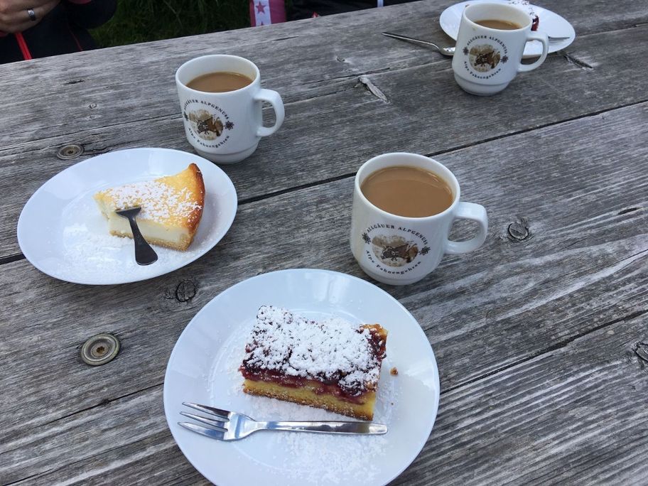 Kaffee und Kuchen - Alpe Fahnengehren