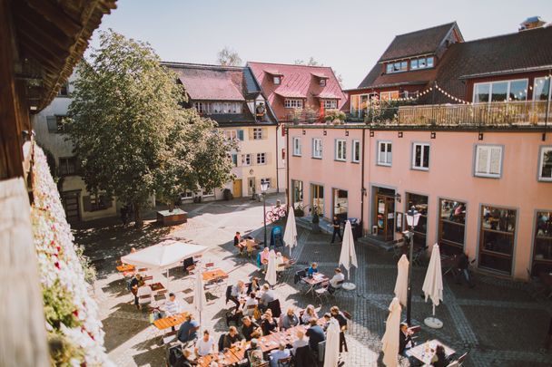 Blick von der Wangener Museumslandschaft auf Restaurantterrasse