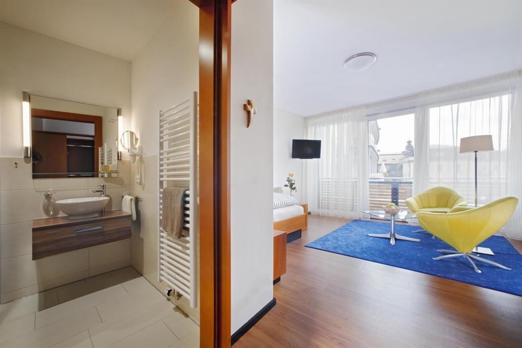 ZimmerRaphaelflügel