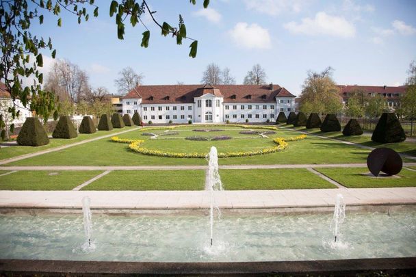 Hofgarten mit Orangerie