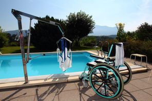 Beheizter Pool mit Schlaufenlift