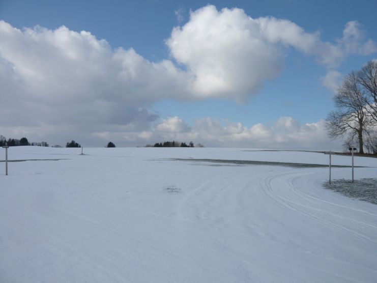 An der Loipenkreuzung "Loipe Kempter Wald" / "Verbindungsloipe Kempter Wald - Moosloipe"