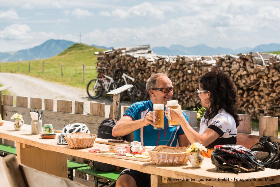 Gemütliche Einkehr an der Juget-Alpe