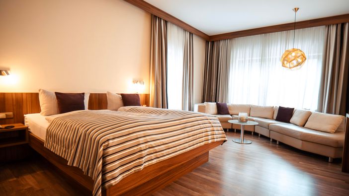 Premium, Blick Sofa, Lampe, ganzes Bett