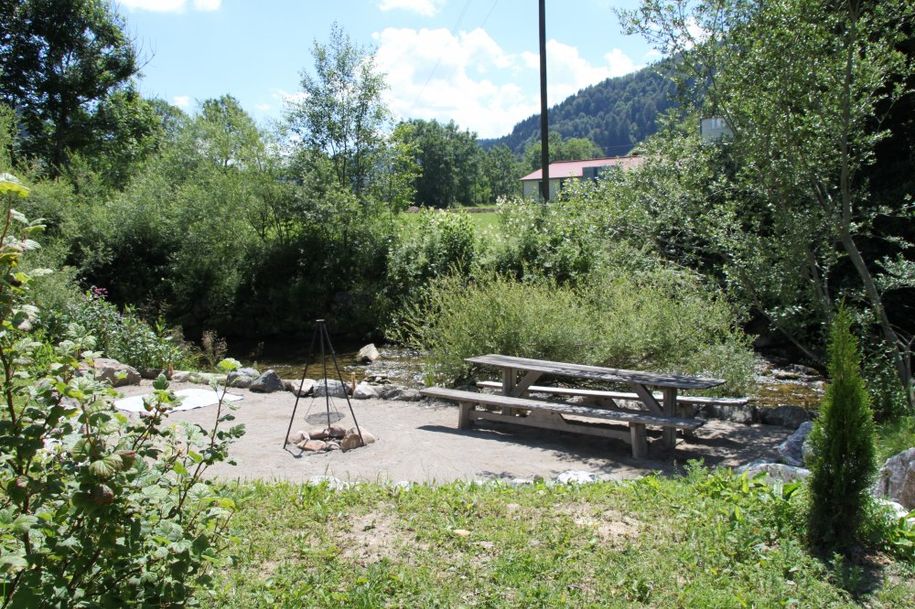 Grill.-Lagerfeuerplatz