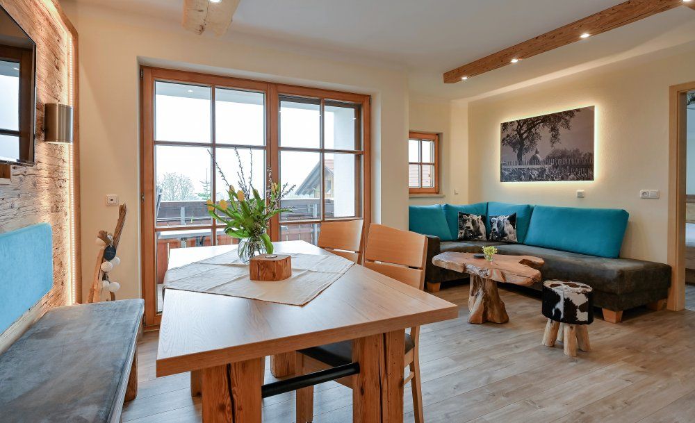 Wohnzimmer Seeblick mit Küchenzeile