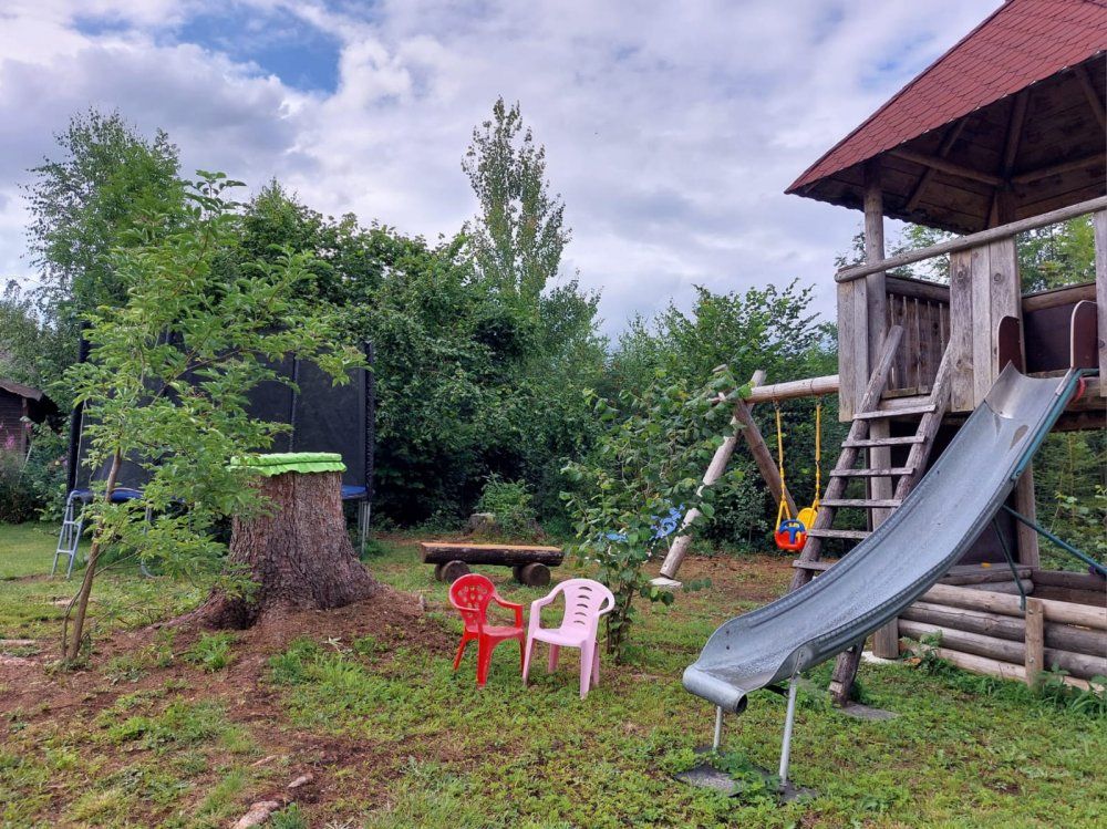 Waldspielplatz mit Trampolin