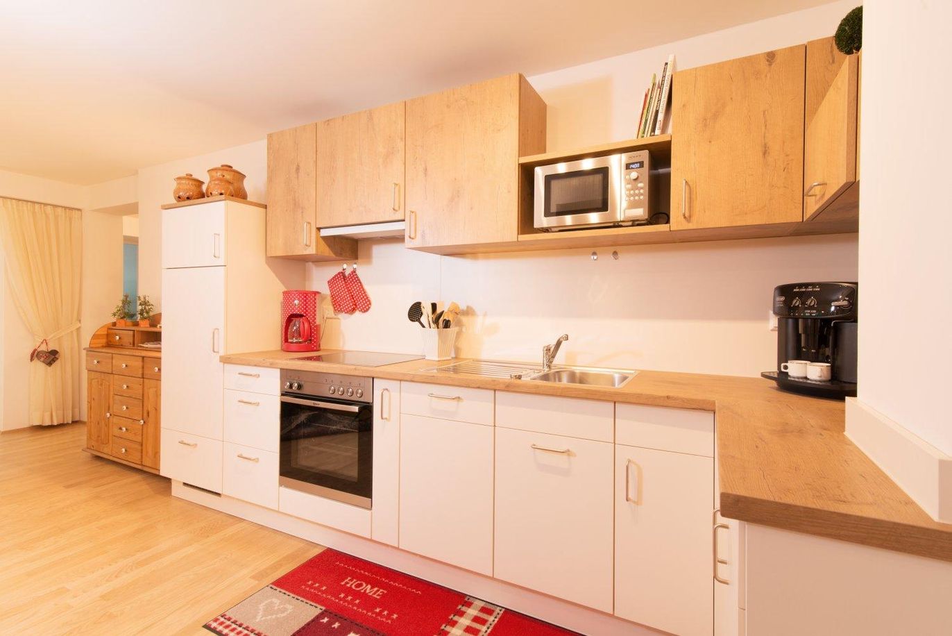 Komplett eingerichtete Küche m. Spülmaschine