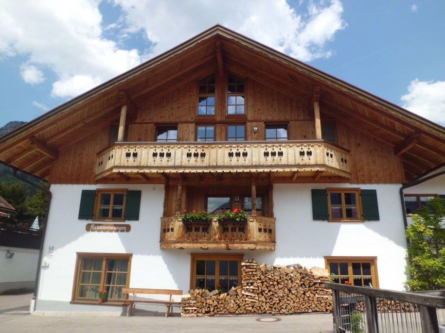 Hausansicht im Sommer