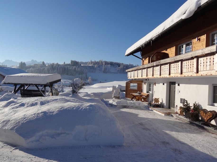 Gästehaus Koros_Eingangsbereich Winter