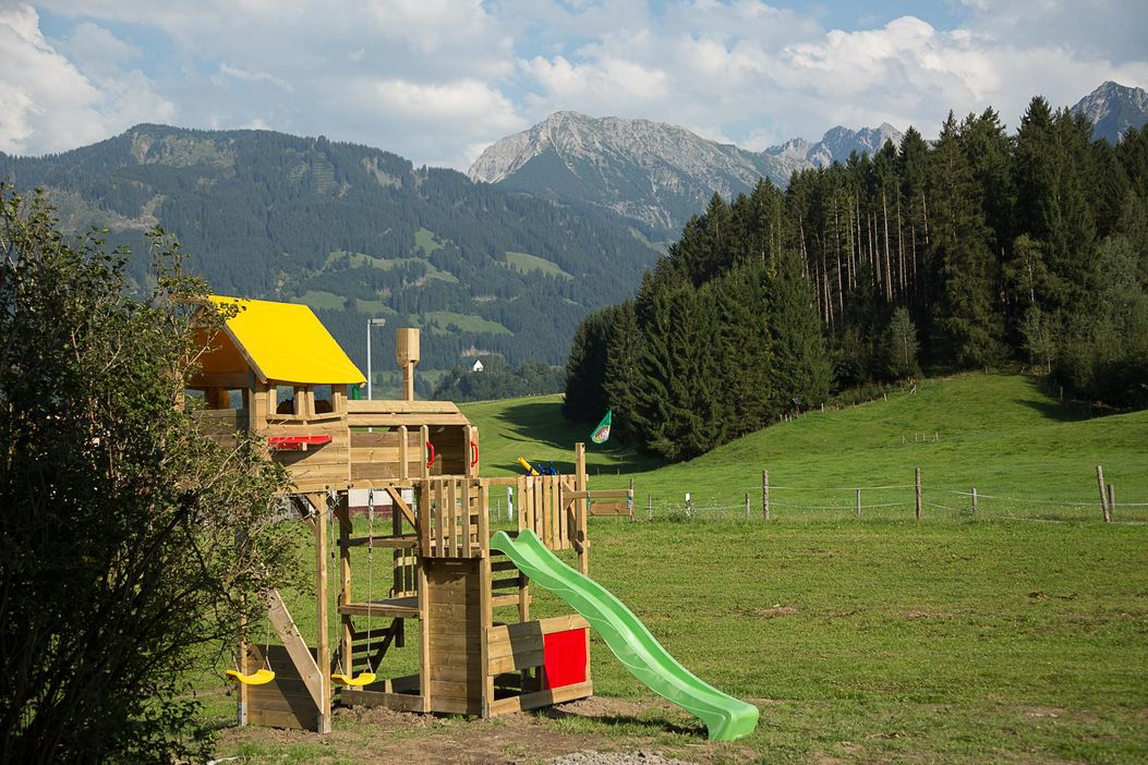 Spielplatz am Haus