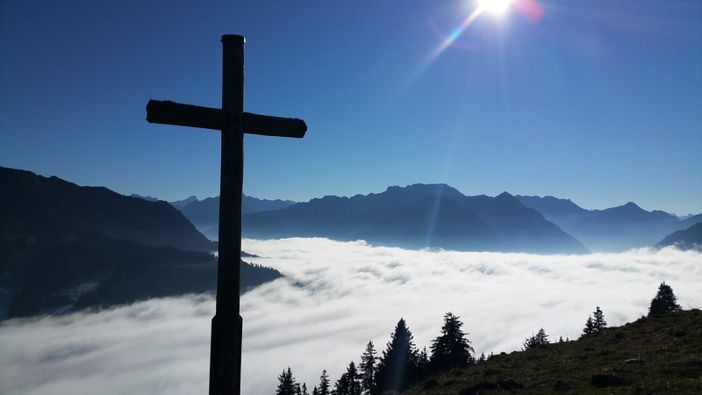 Über den Wolken am Berg Ornach