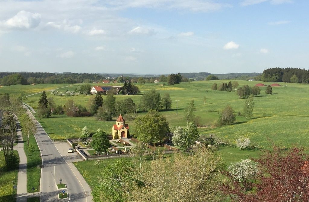 Friedhof und Kapelle in Ratzenried
