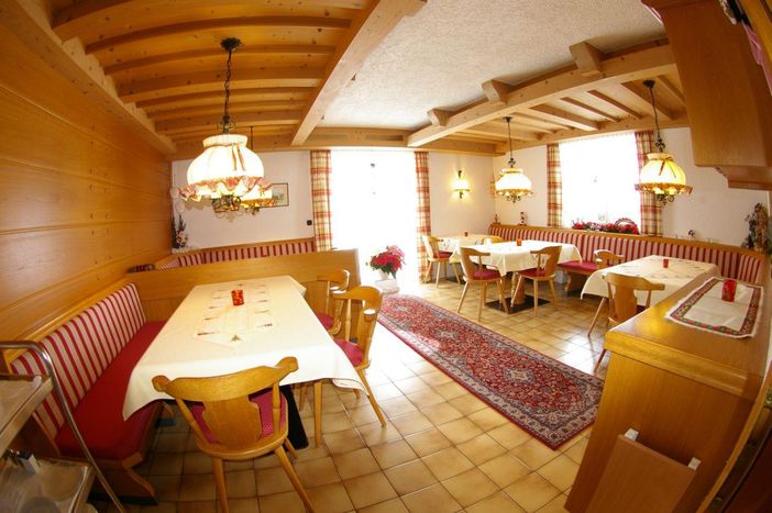 Frühstücksraum im Gästehaus Wiesenhof