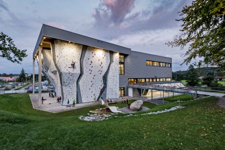 Außenbereich des DAV Kletterzentrums