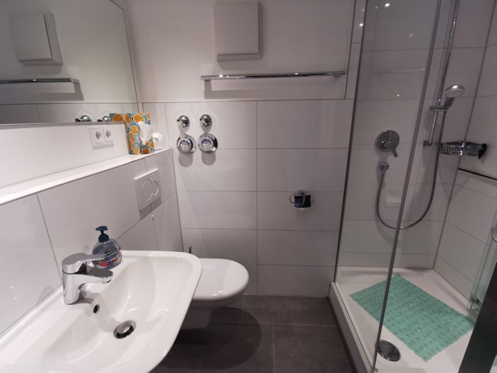 Dusche mit WC