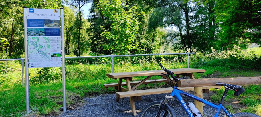 an der Hängebrücke in Altusried, Infotafel "Natur und Technik"