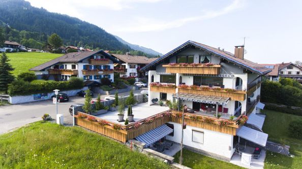 Haupthaus und Dependance