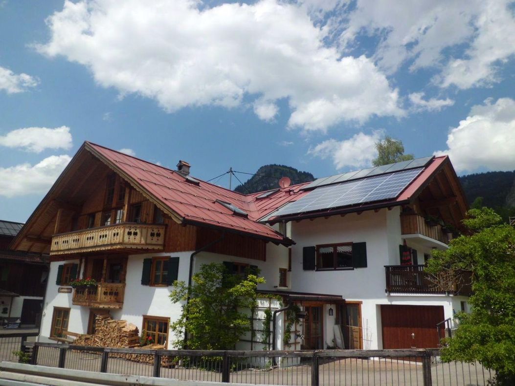 Hausansicht im Sommer