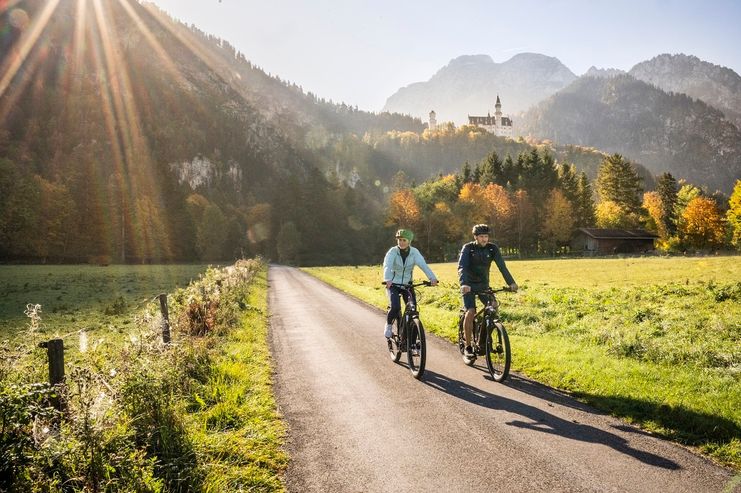 Radeln unterhalb vom Märchenschloss Neuschwanstein