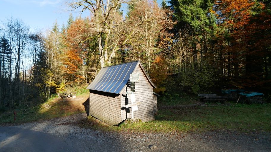 Hölzerne Kapelle im Steigbachtal