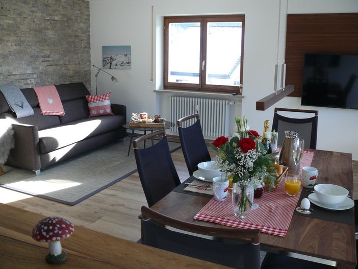 Wohnzimmer mit Essbereich