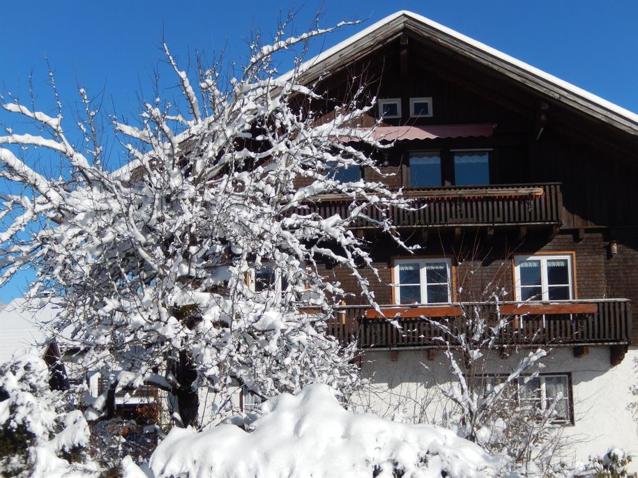 Haus Anton im Winterkleid