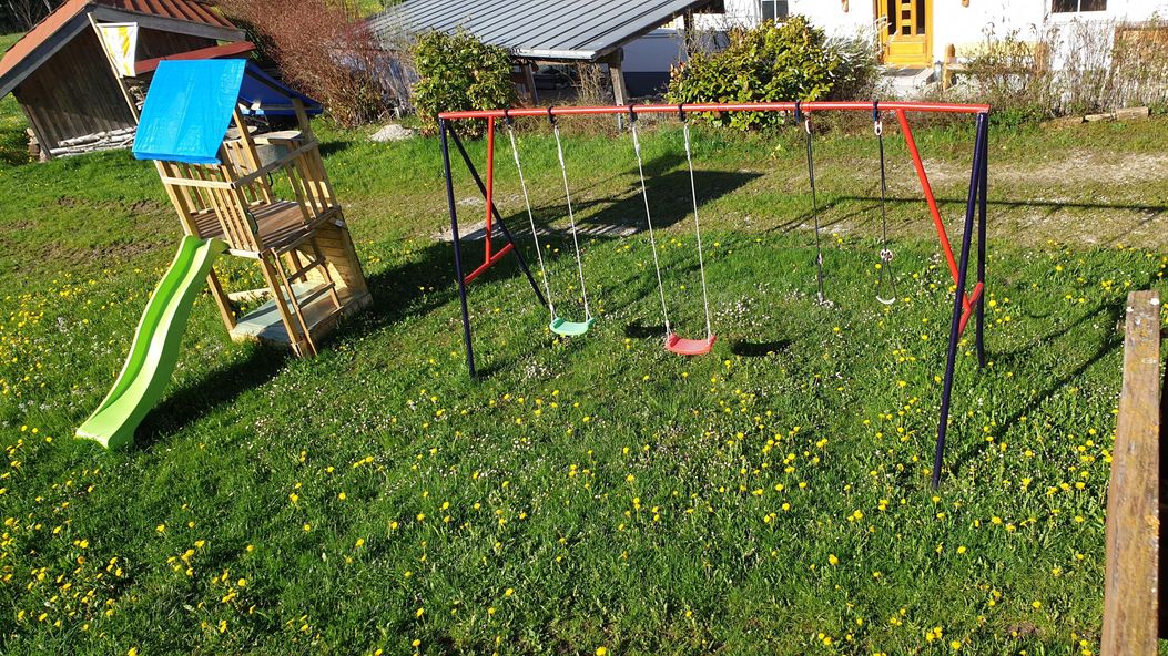Spielplatz direkt am Haus