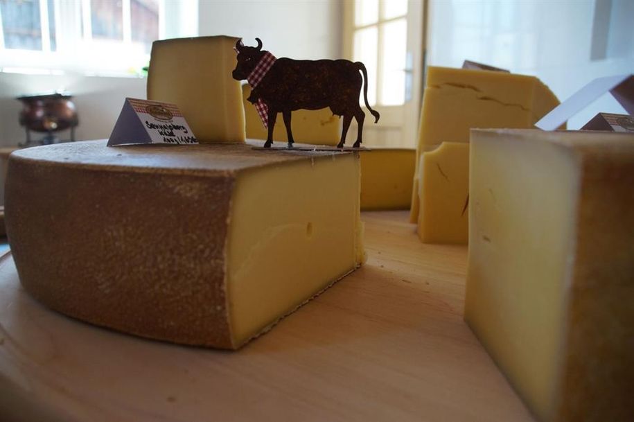 Bergkäse aus unserem Hofladen "Alte Sennerei"