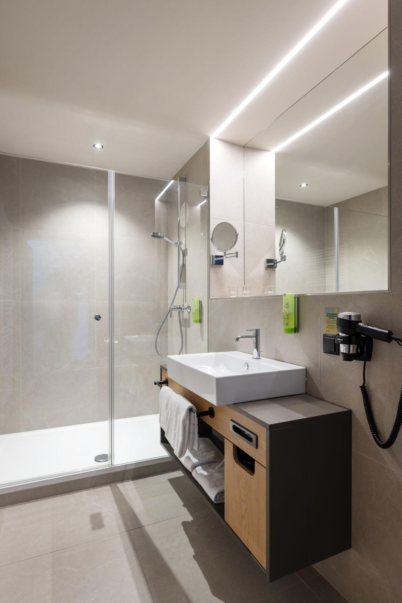 Doppelzimmer (Badezimmer)