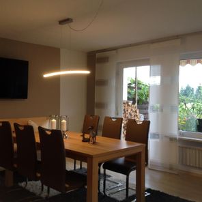 Großer Esstisch im Gemeinschaftsraum / Wohnzimmer