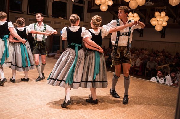 Maiselschtuinar Abend mit einheimischen Gruppen...