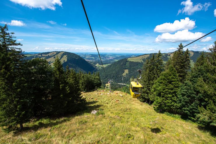 Herrliche Aussicht in der Hochgratbahngondel genießen