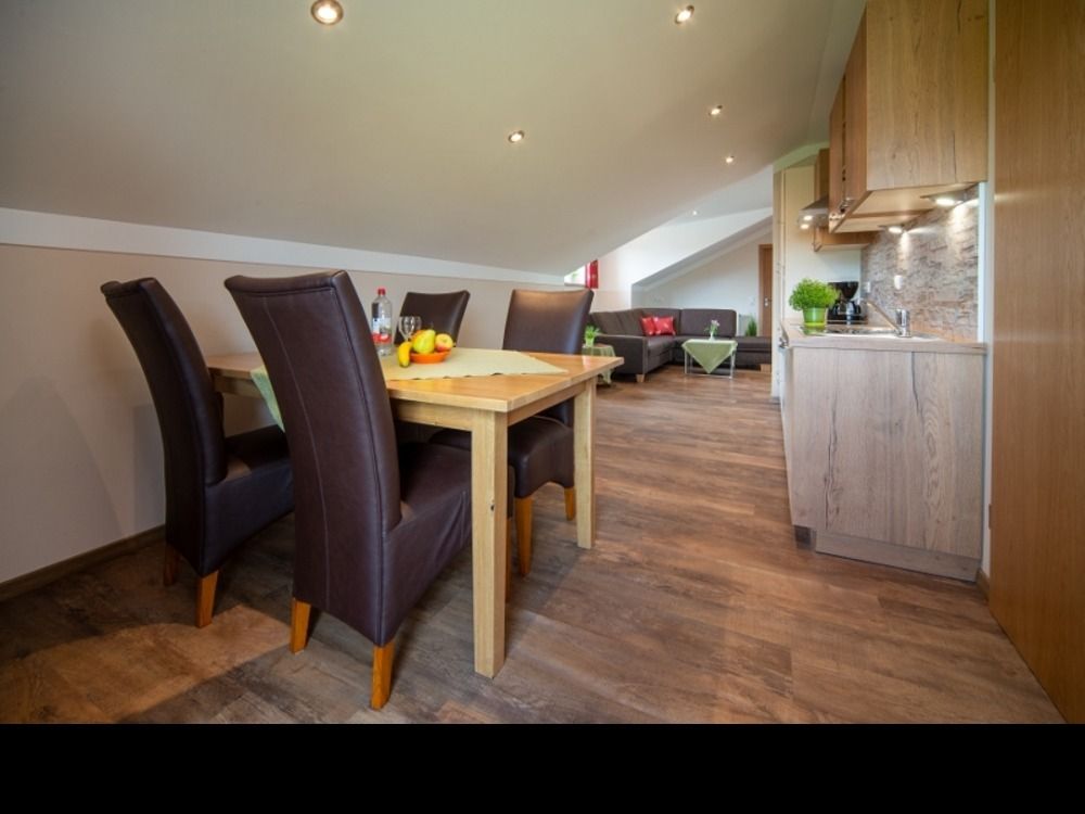 Dachgeschosswohnung-Gästehaus