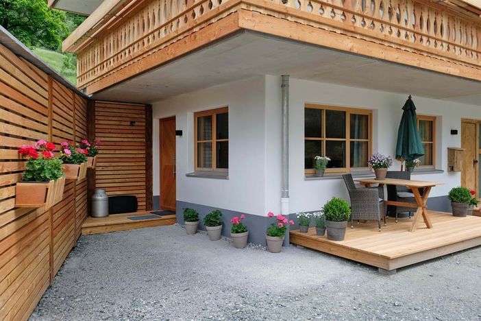 Eingangsbereich mit Terrasse