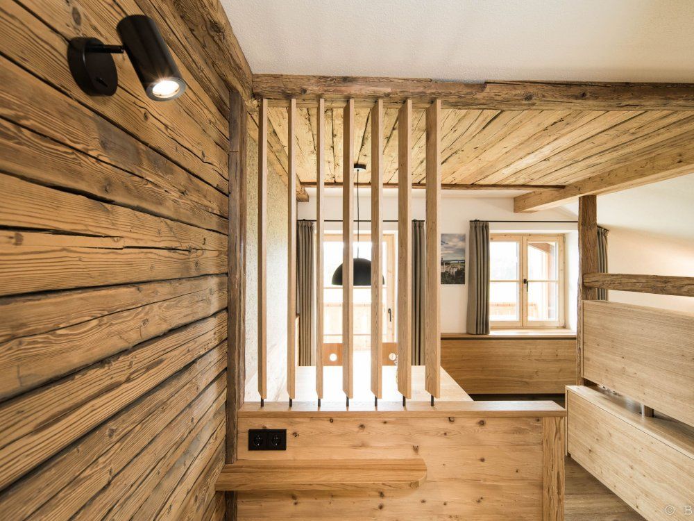 Wunderschöner Wohnraum mit Schreiner-Küche und bester Aussicht