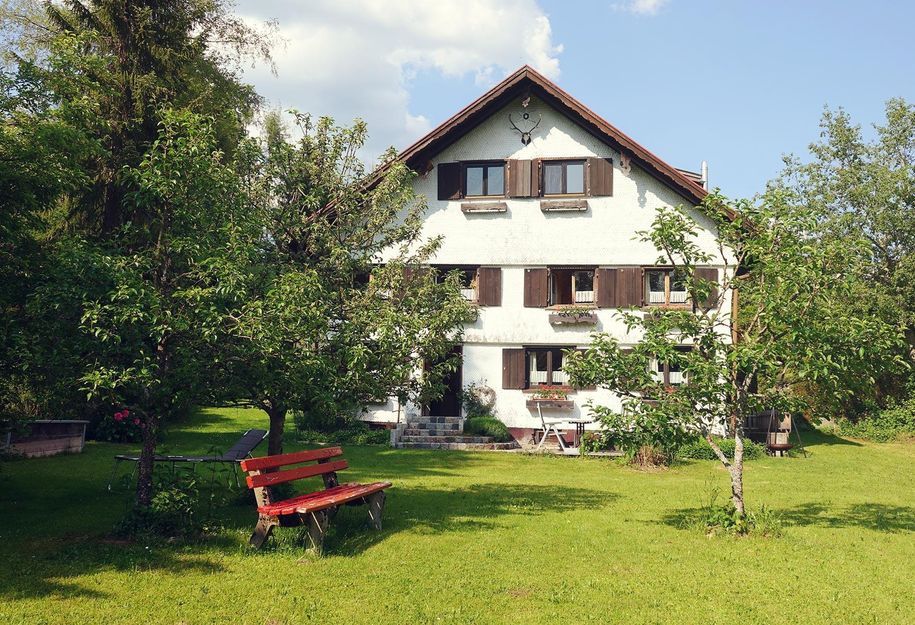 100 Jahre altes Bauernhaus mit 2 Fewo und Garten