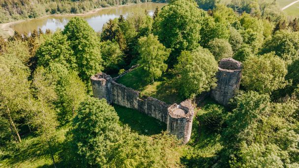 Burgruine Ratzenried_FelderDrohnendienstleistungen-15