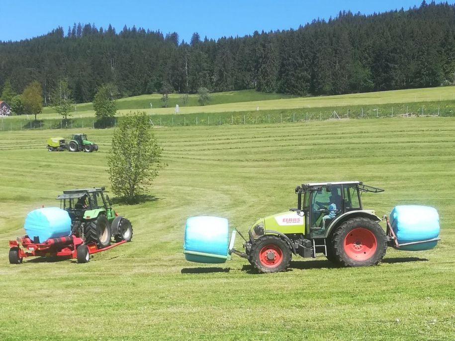 Es werden Siloballen gemacht