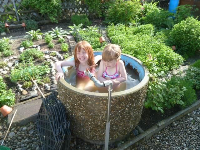 Kinder im Garten