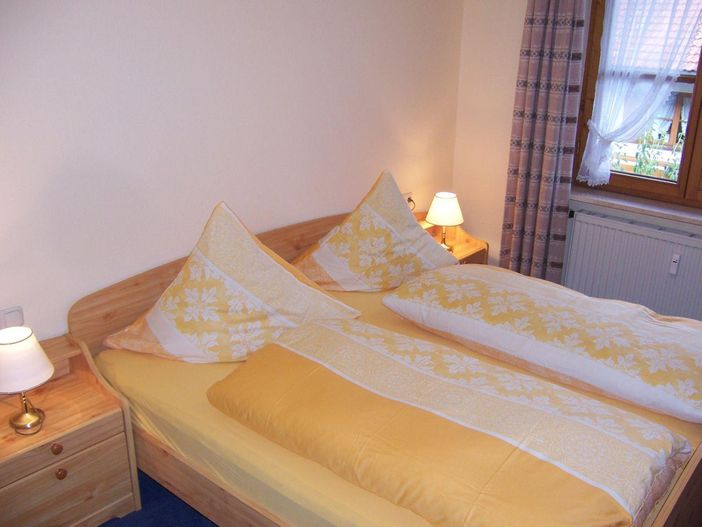 Schlafzimmer 1