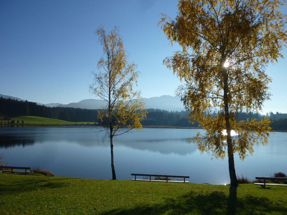 Herbststimmung am Attlesee bei Nesselwang im Allgäu