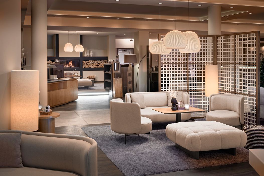 panoramahotel-oberjoch-lobby-sitzgelegenheiten